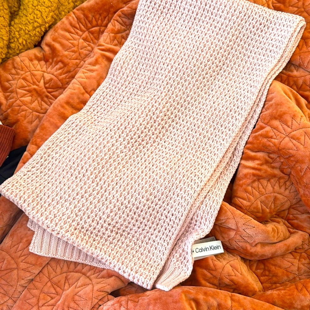 Baby pink Calvin Klein knit scarf